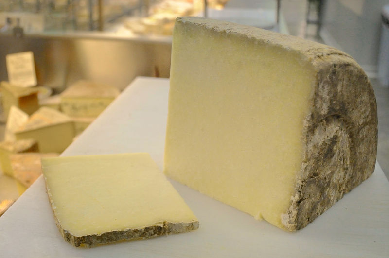 Файл:Fourme de laguiole.jpg