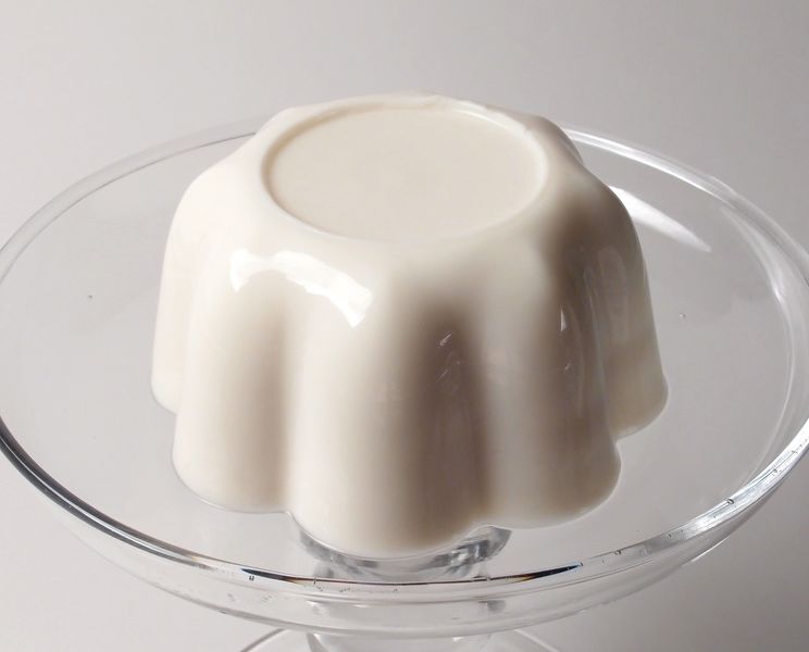 Файл:Blanc-manger on glass platter.jpg